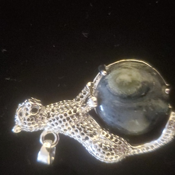 New Silver Wrapped Kambaba Jasper Leopard Pendant. - Picture 4 of 8